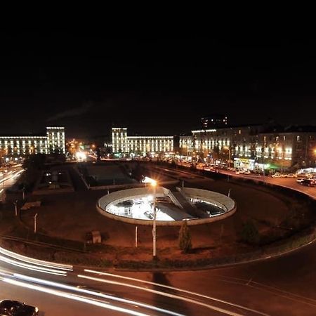 Квартира Около Станции Метро С Балконами Yerevan Exterior photo