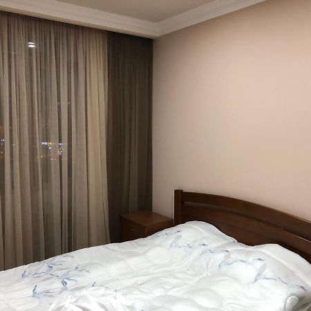 Квартира Около Станции Метро С Балконами Yerevan Exterior photo