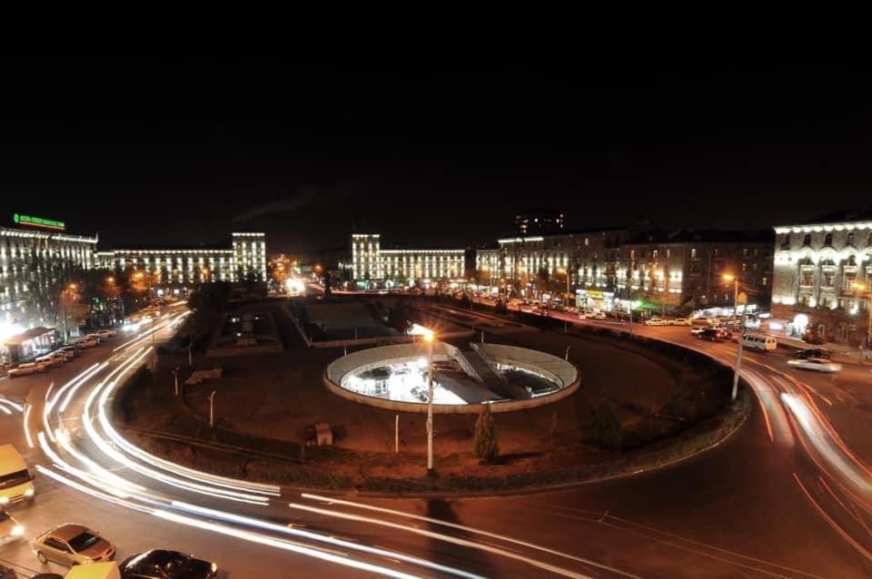 Квартира Около Станции Метро С Балконами Yerevan Exterior photo
