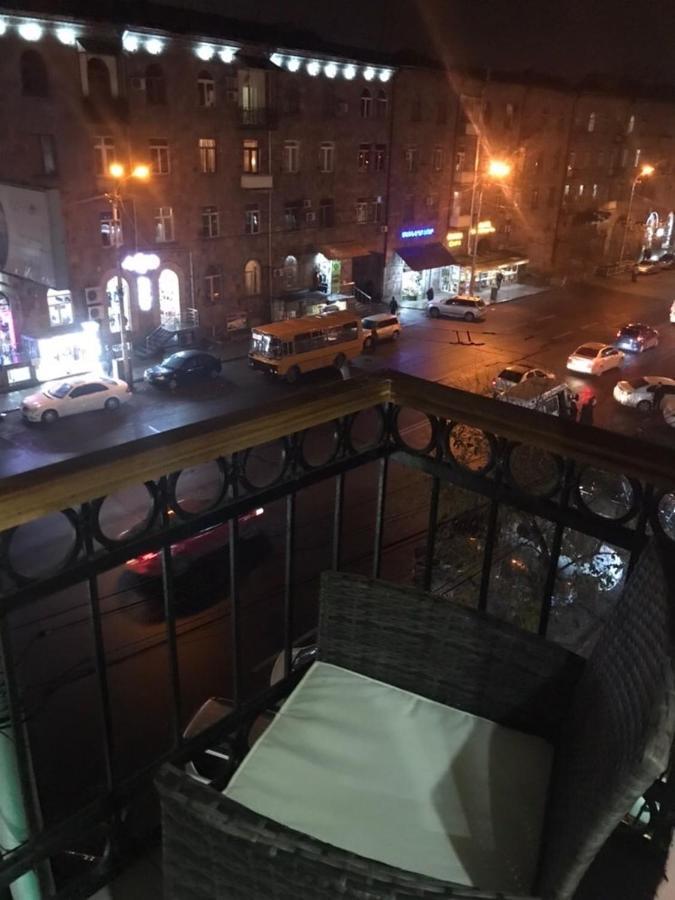 Квартира Около Станции Метро С Балконами Yerevan Exterior photo